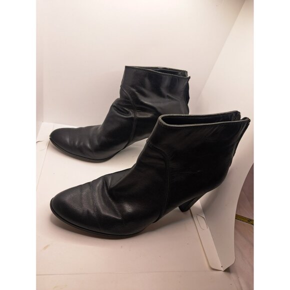 Adrienne Vittadini Black Leather Solid Ankle Booties Back Zip Womens Size 9 M - Picture 4 of 10